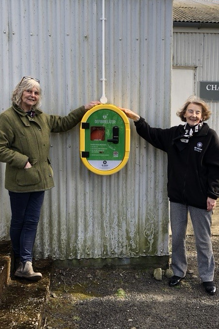 Photo of volunteers with a defibrillator